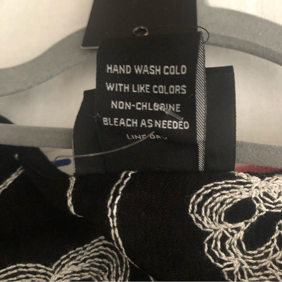 Livi Los Angeles Crochet Embroidered Lace Black and White Floral Boho Hippie Top - Picture 9 of 13